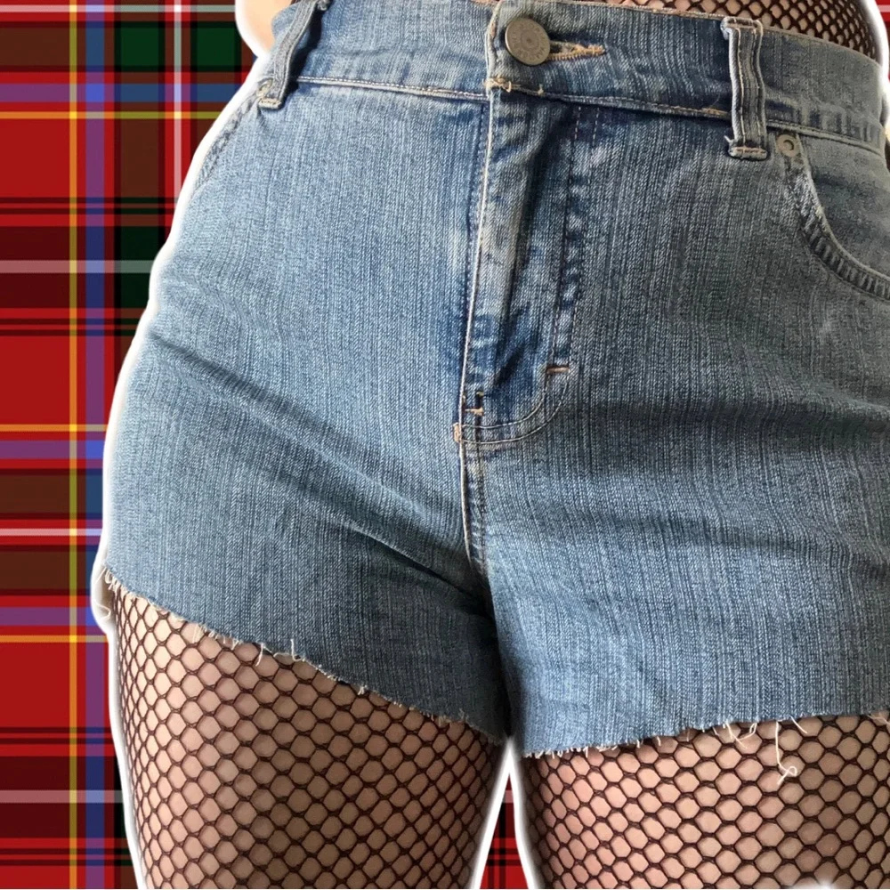 VINTAGE GRUNGE DENIM SHORTS - Picture 3 of 9